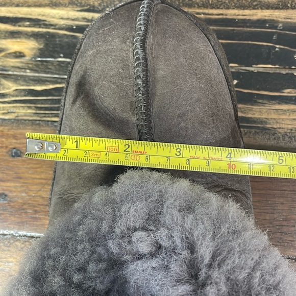 Egli’s sheepskin slippers. Never walked in. Cozy. Women’s 10/mens 8. Unisex - Picture 4 of 17